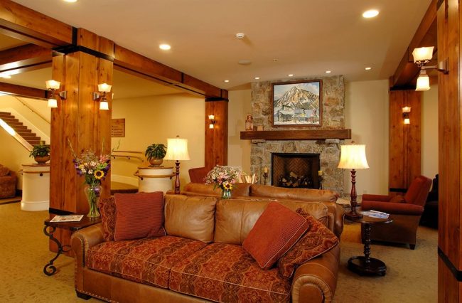 Mountaineer Square Lodge