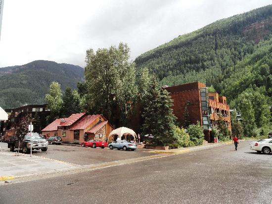 Ice House Lodge